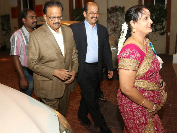 அரங்கிற்கு வரும் எஸ்.பி.பி.