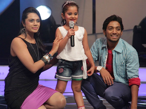 நிகழ்ச்சியை தொகுக்கும் அபிநய ஸ்ரீ