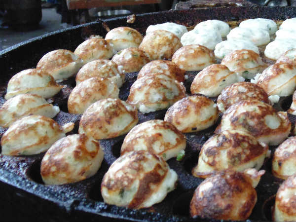 பனியாரம் சாப்பிட்ட குழந்தைகள்