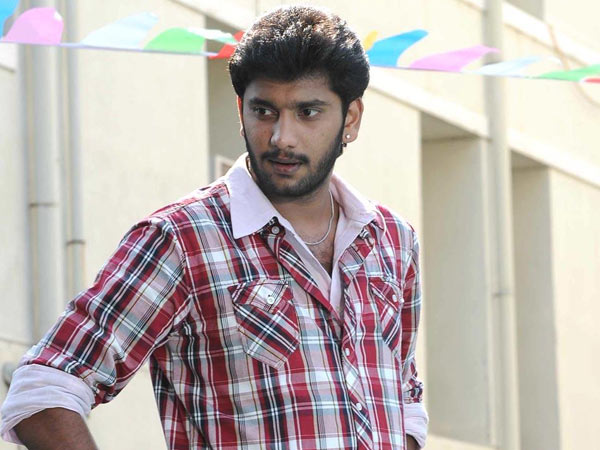 அரசியல் வாரிசு அருள் நிதி