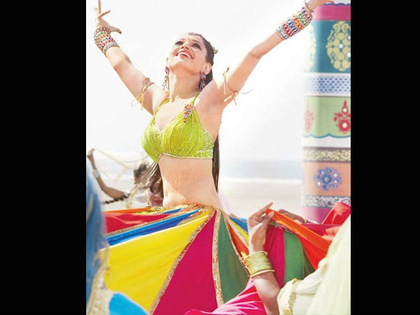 ஹிம்மத்வாலா ஸ்கர்ட்... ஹிம்மத்வாலா ஸ்கர்ட்...