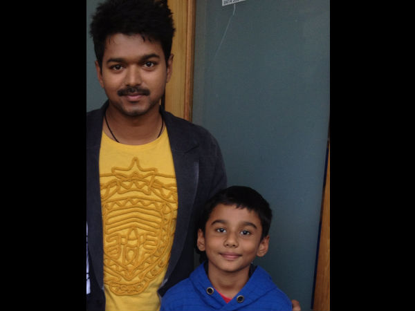 குட்டி ரசிகனுடன் விஜய்