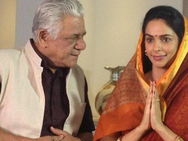 கஷ்டப்பட்டு சேலையில் நடிக்கும் மல்லிகா