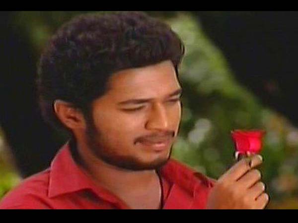 காதல் பத்திக்கிச்சா