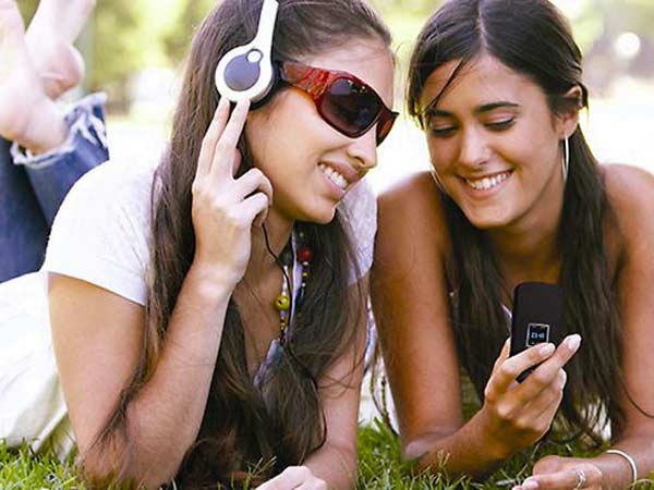 செல்போன் விளையாட்டிற்கு அடிமை