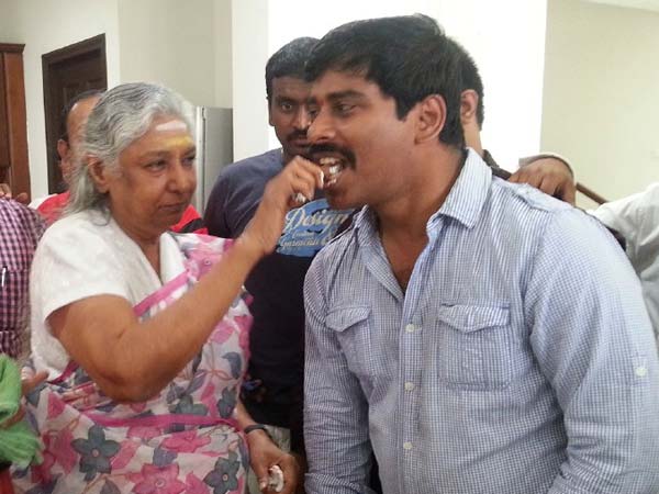 சாதனை நாயகி...