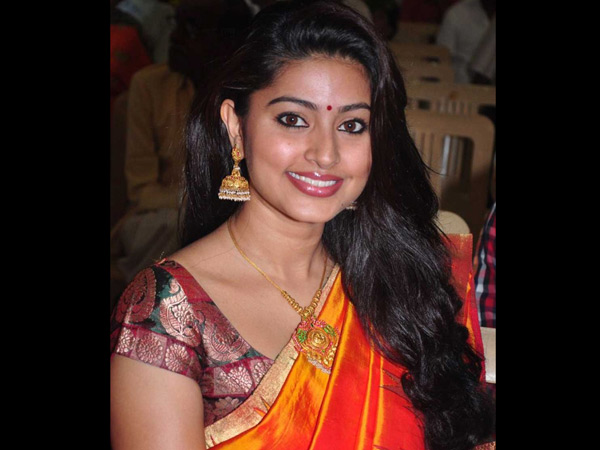 சினேகாவுக்கு பட்டு