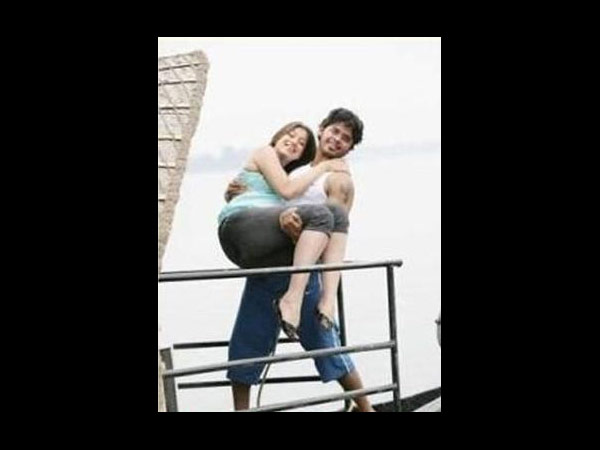 கட்டித் தூக்குகிறார்