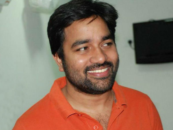 ரேடியோவில் இன்னும் வேலை பார்க்கிறேன்