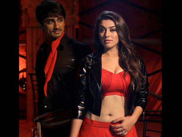 முந்தியது தீயா வேலை செய்யணும் குமாரு