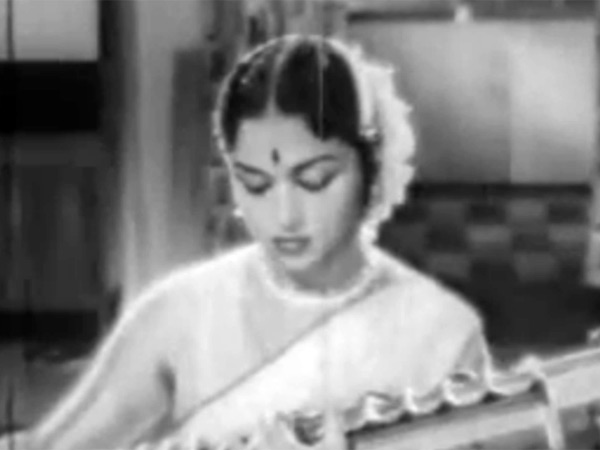 இதய வீணை தூங்கும் போது