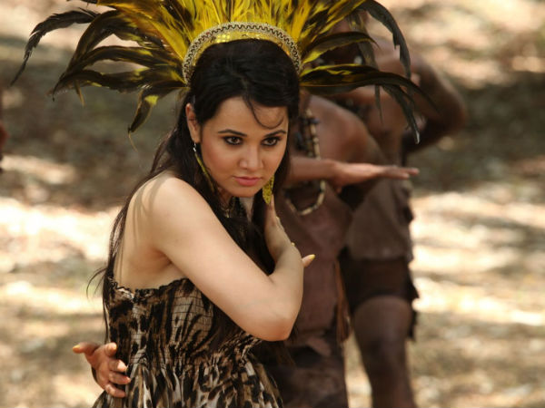 பேசும் படத்தில் கவர்ச்சியாட்டம்