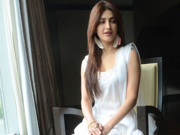 கேரக்டர்களை விமர்சிக்காதீர்கள்...