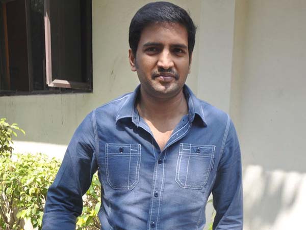 சிம்பிளாக படபூஜை... சிம்பிளாக படபூஜை...