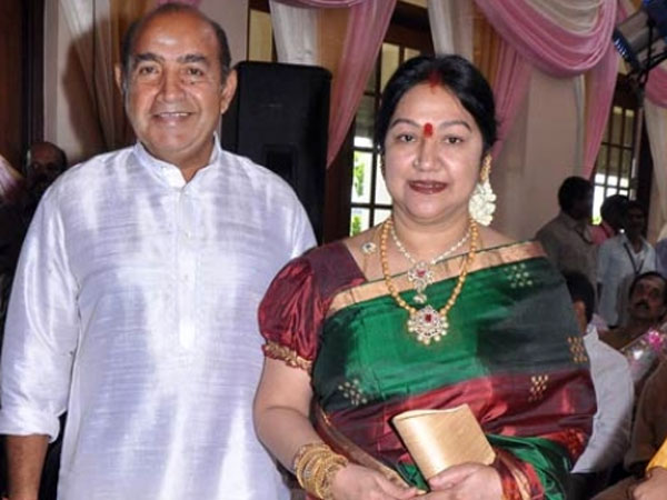 விஜயகுமாருடன்...