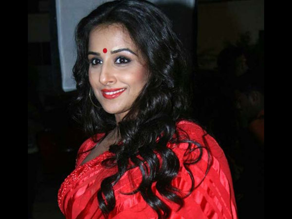 அடுத்தவர் மனைவியை ரசிக்கிறார்கள்