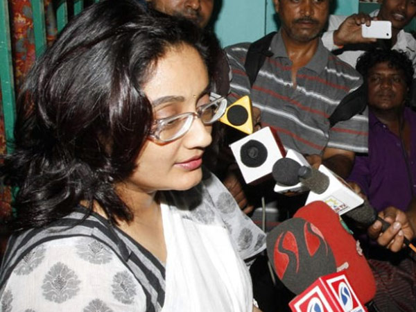 பறிக்க முயற்சிப்பது யார்