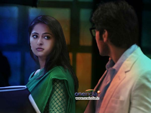 காட்சியோடு ஒன்றி விடுவார்....