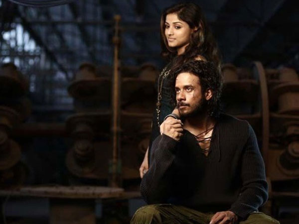 முன்னாடியே வர்றோம்ல