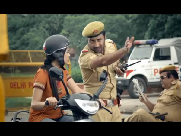 ரைட்ல போங்க சிஸ்டர்