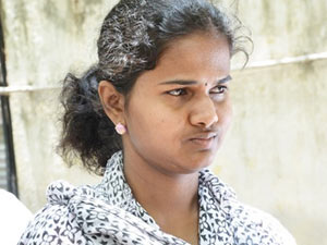 Aadalal Kadal Seiveer : Cheran’s Daughter returned back to her parents. Aadalal Kadal Seiveer : Cheran’s Daughter returned back to her parents.