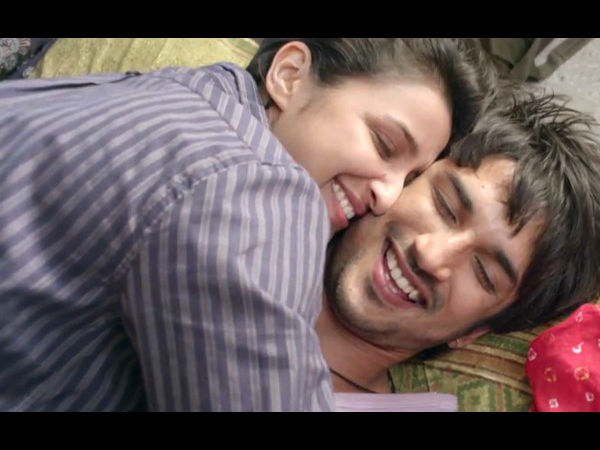 தேரே மேரே பீச் மெய்ன்