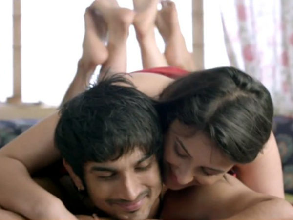 கவர்ச்சியும், காதலும் பொங்கனுமே...