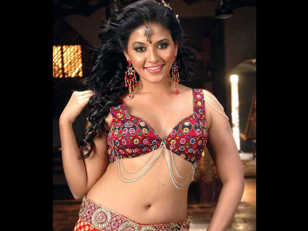 பிரபல தயாரிப்பு நிர்வாகியுடன் திருமணம்