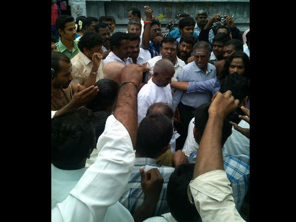 யாருடனும் கூட்டணி இல்லை