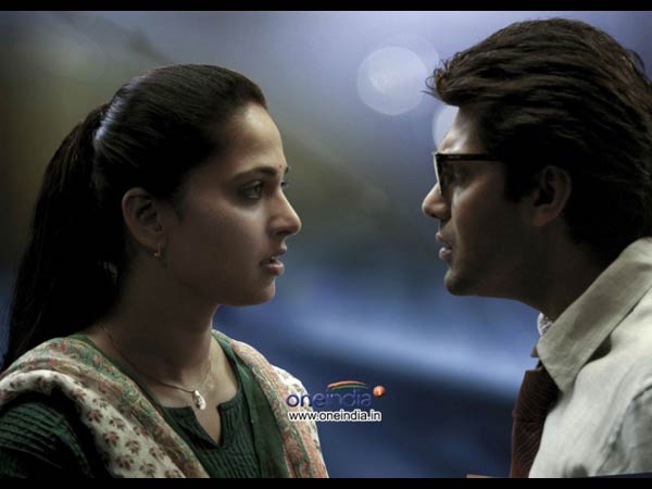 இரட்டை வேடத்தில்