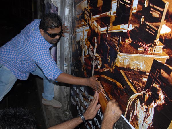 போஸ்டர் ஒட்டக் காசில்லை