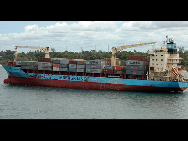 கென்யா செல்லும் வழியில்: