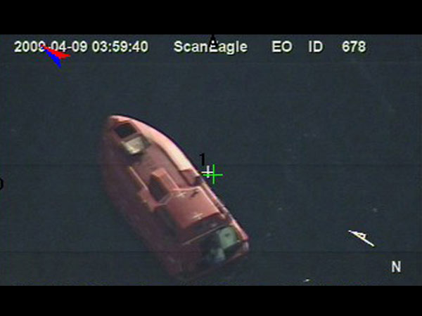 கேப்டனை லைப் போட்டில் கடத்திக் கொண்டு: