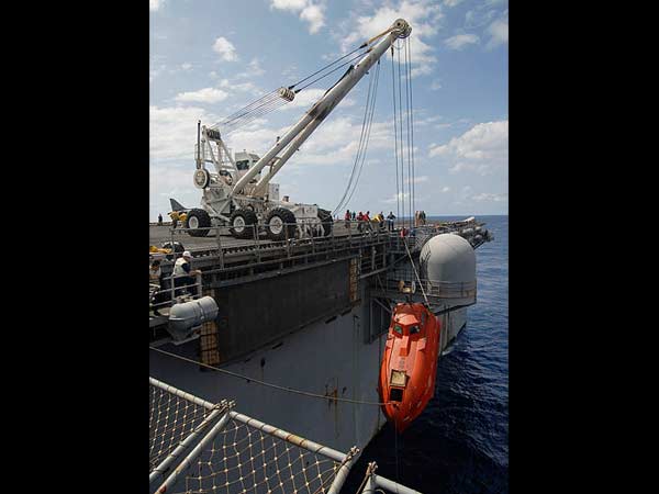 மேலும் 2 போர்க் கப்பல்கள்: