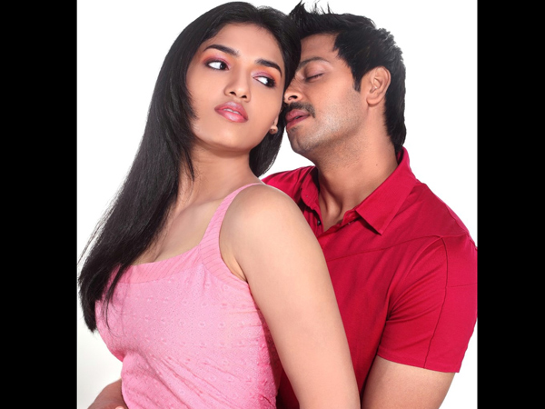 கவர்ச்சியில் சுனைனா