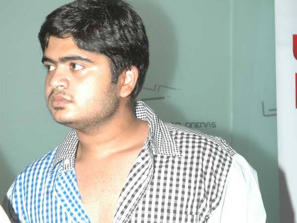 இளங்காதலர்கள்