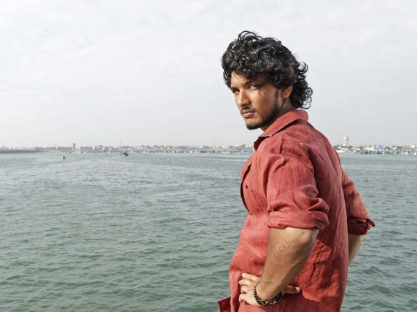 வருத்தப்படாத வாலிபர்....