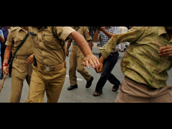 போலீசார் மீது நடவடிக்கை