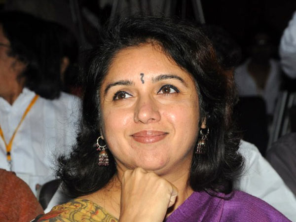 நடிகை ரேவதி