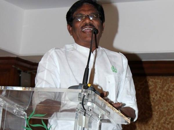 நான் எதுக்கு இங்கே...