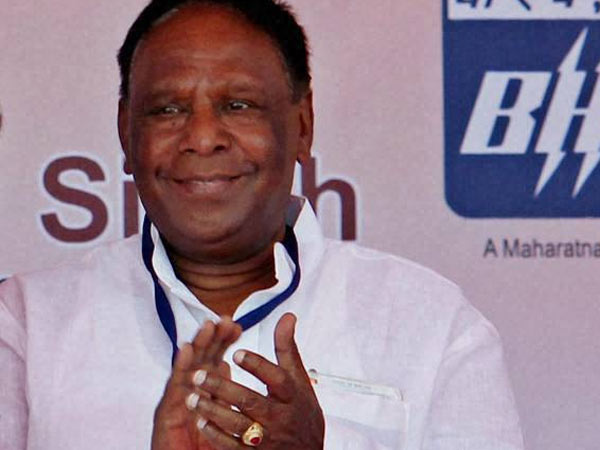 மைக்கும் வாயுமாக