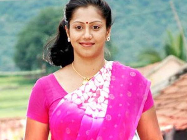 அடாவடி நாயகி ராதா