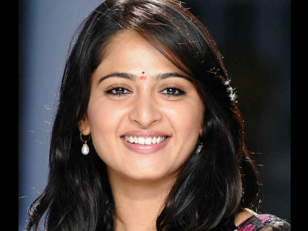 ஐதராபாத்தில் அனுஷ்கா