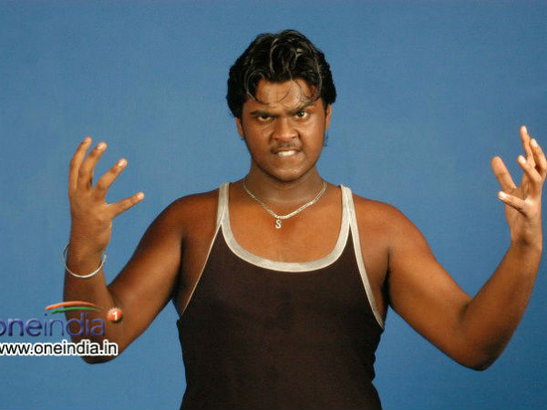 கருப்புப் பனியனில் கலகல பாண்டி