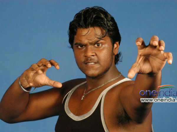 புலிப் பாய்ச்சல் போஸ்..