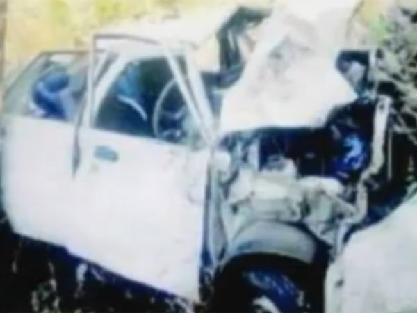 உருக்குலைந்த கார்...