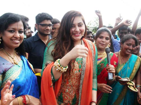 நமீதா நடனம்