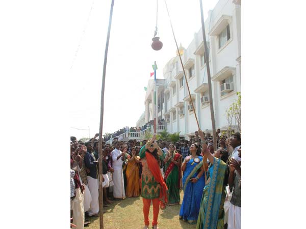 உரி அடித்தார்..