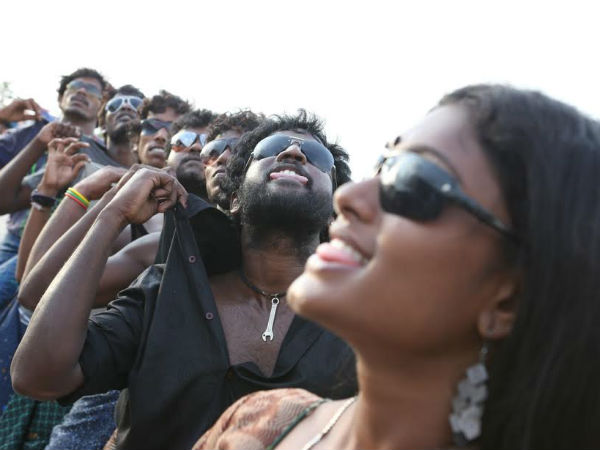 துள்ளுவதோ இளமை....