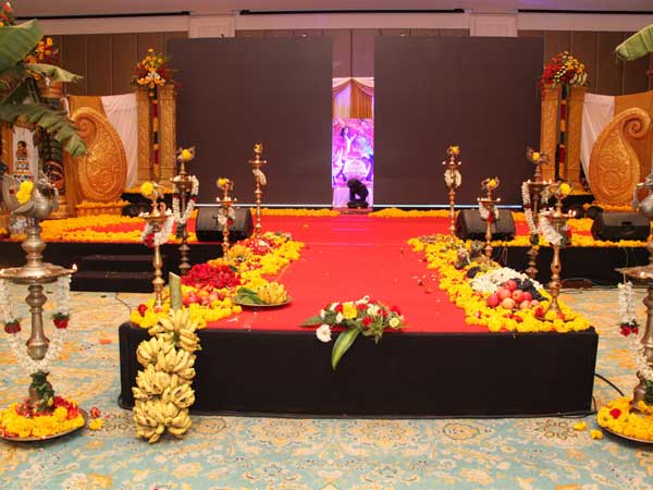 திருமண மேடை போல